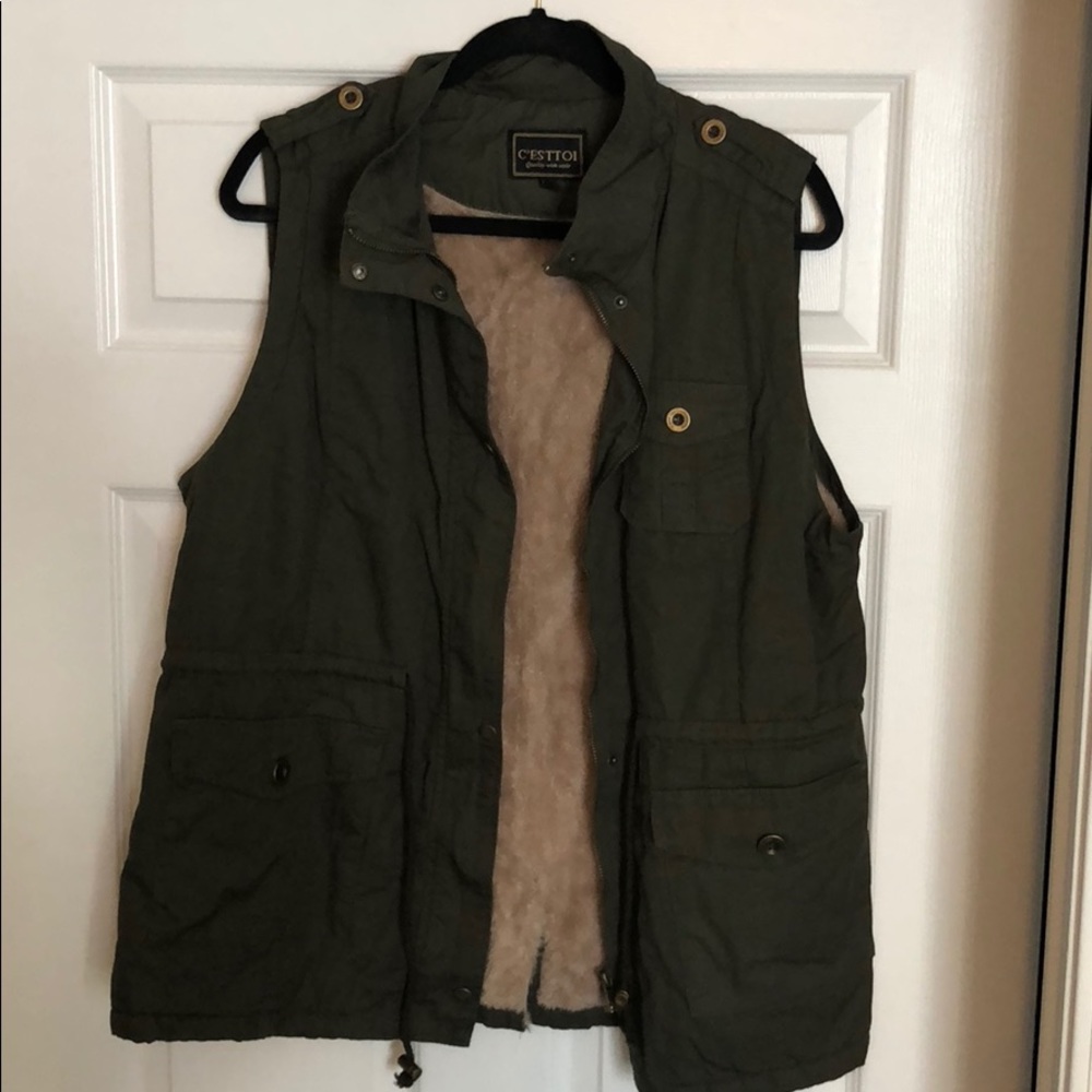 Olive green fur lined vest 3XL